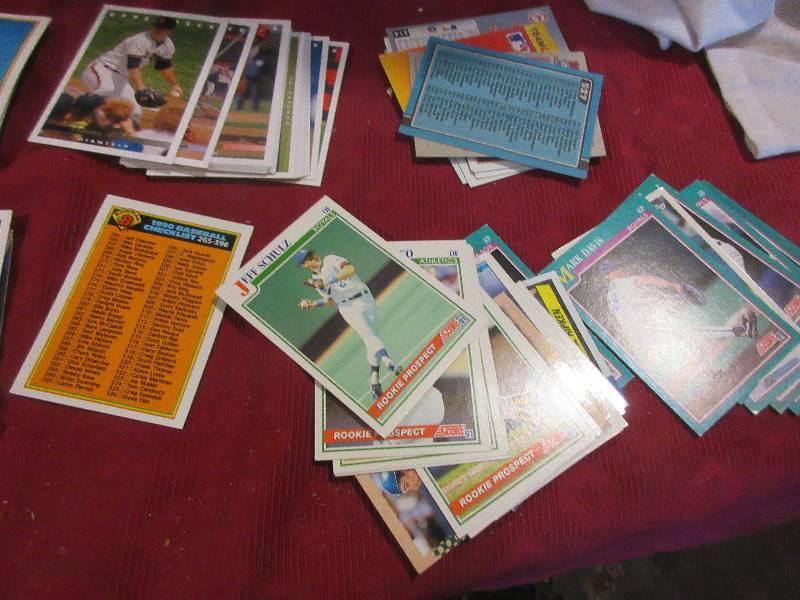 COLLECTIBLE BASEBALL AND MISC CARDS