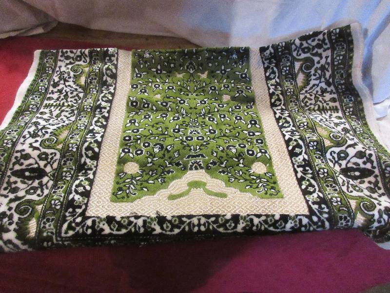 BEAUTIFUL RUG MADE IN TURKEY