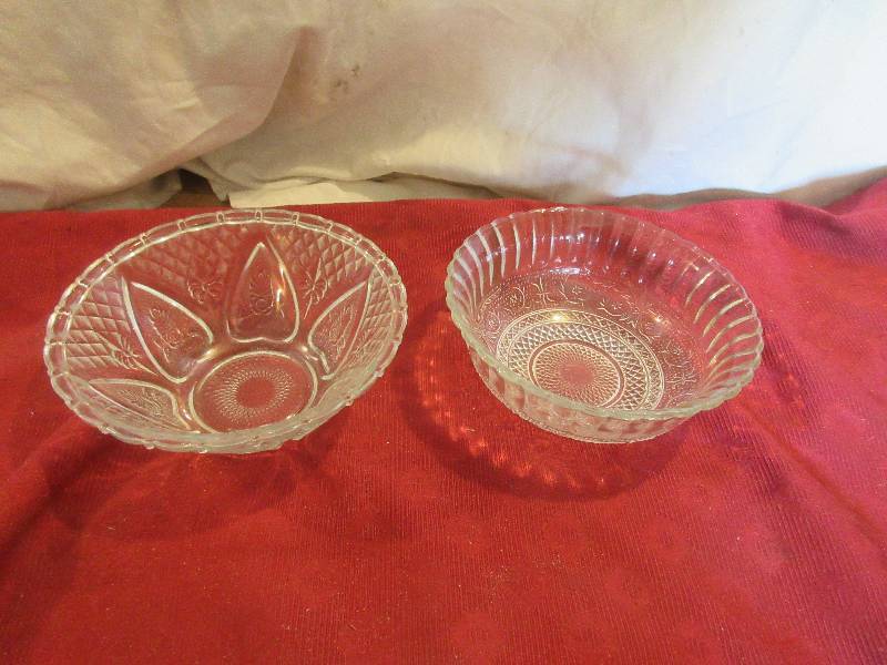 2 COLLECTIBLE GLASS BOWLS