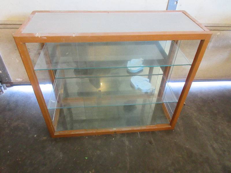 GLASS SHOW CASE