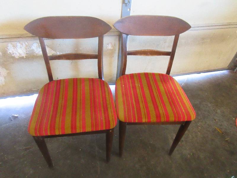 2 VINTAGE CHAIRS