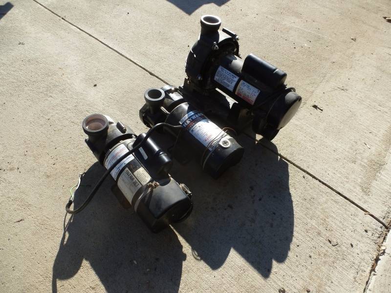 Pool circulation pumps