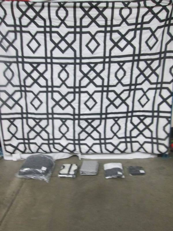 lot 48 image: Alcove Triad 20-pc. Bedroom Set - King