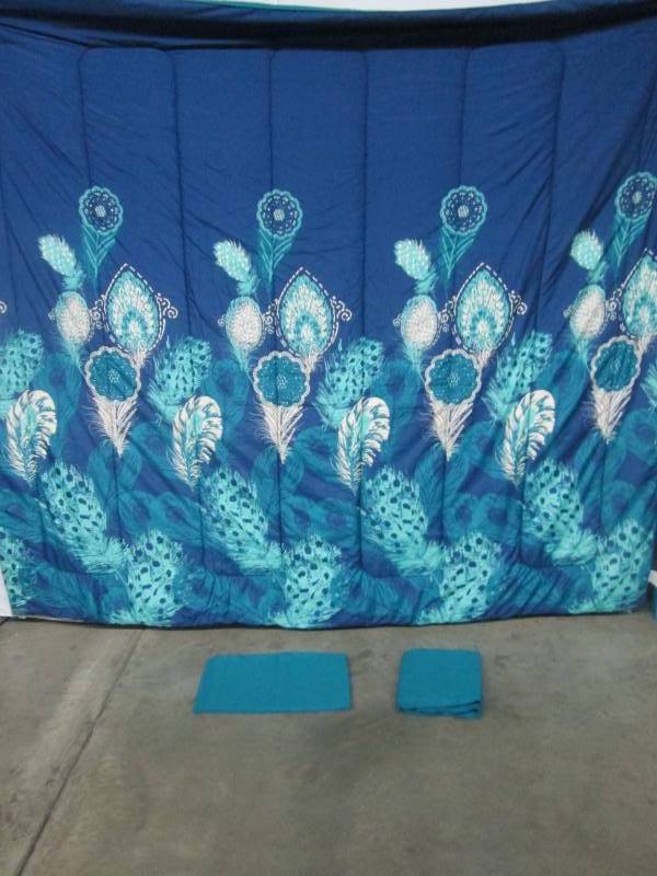lot 49 image: Alcove Ruby Comforter Set - King