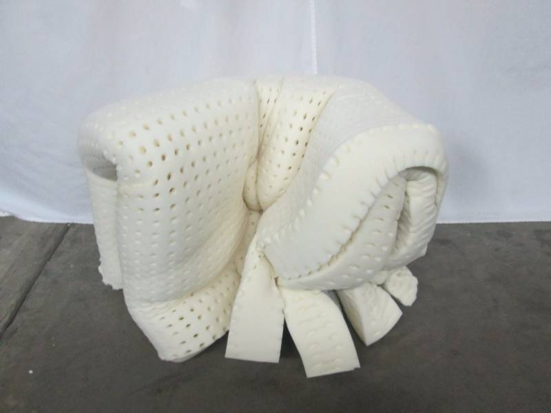 lot 32 image: McLeland Design 4 Visco Foam Mattress Topper - Full
