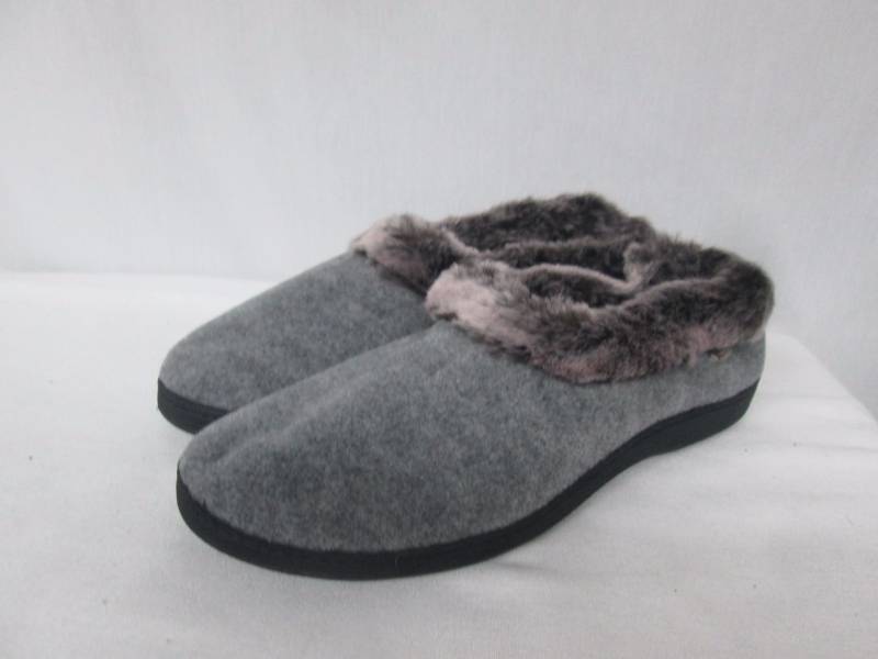 lot 63 image: Acorn Womens Chinchilla Slipper