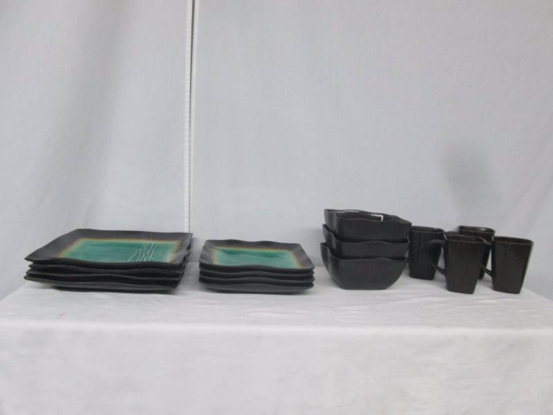 lot 45 image: Baum Bros. Galaxy 16-pc. Dinnerware Set