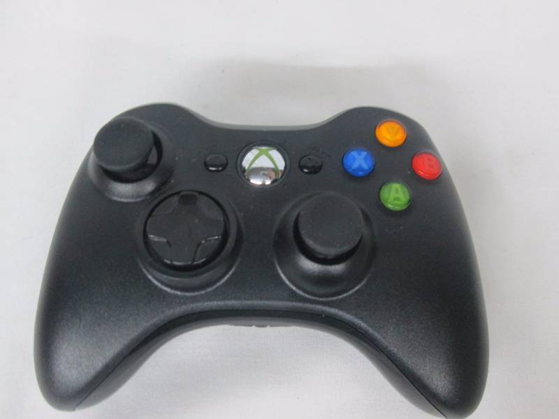 lot 62 image: XBOX 360 Wireless Controller