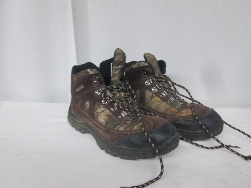 lot 75 image: Itasca Mens Escalate Realtree Camo Waterproof Hiker