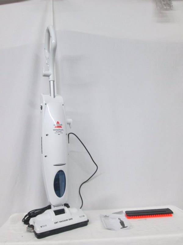 lot 44 image: Bissell Total Floors WetDry Cleaner