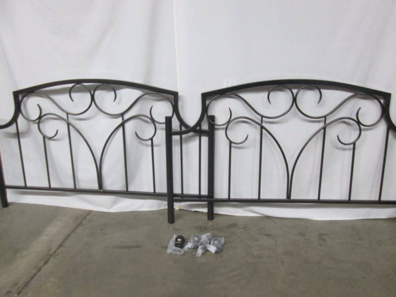 lot 30 image: Hillsdale Cartwright Full Bed Set