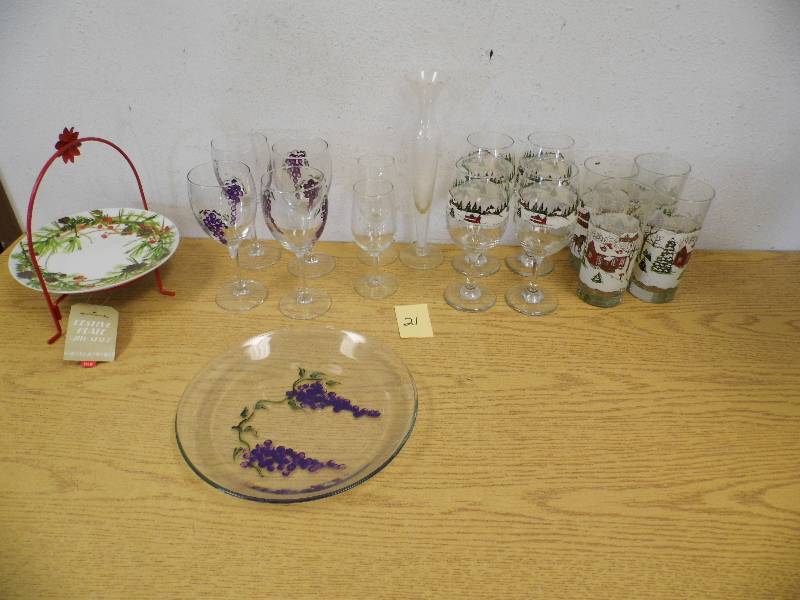 lot 21 image: Glassware