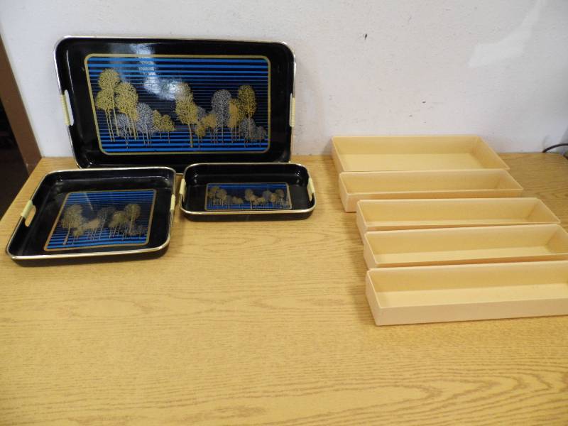 lot 23 image: Trays & Organizers