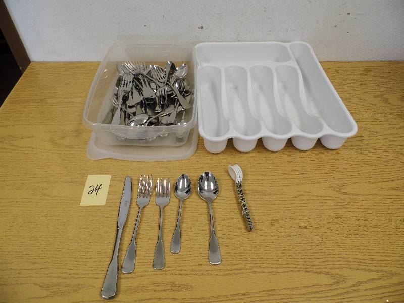 lot 24 image: Silverware wOrganizer