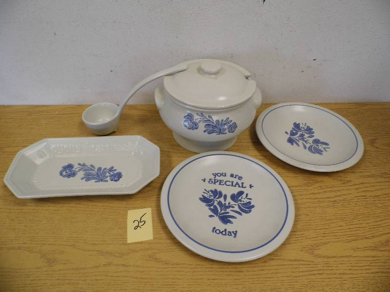 lot 25 image: Pfaltzgraff Soup Tureen & Plates