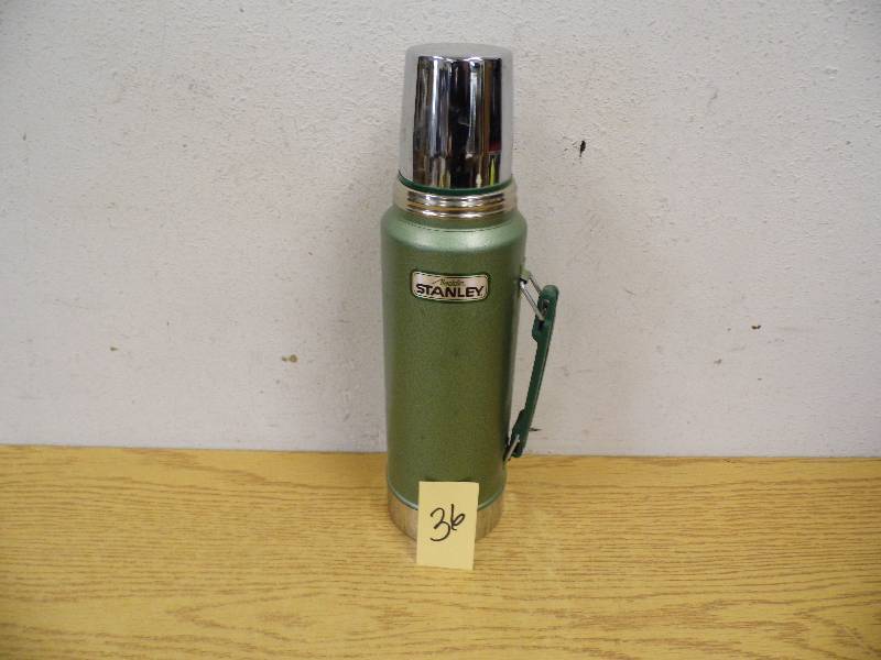 lot 36 image: Aladin Stanley Thermos