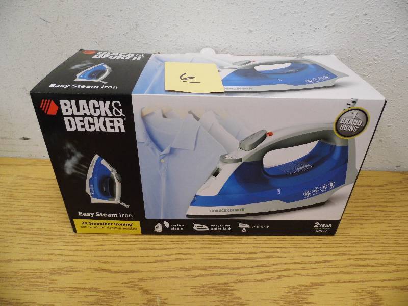 lot 6 image: New Black & Decker Iron