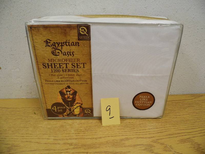 lot 9 image: New Eqyptian Oasis Sheet Set