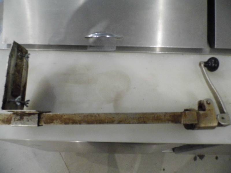 lot 55 image: Commercial Can Opener