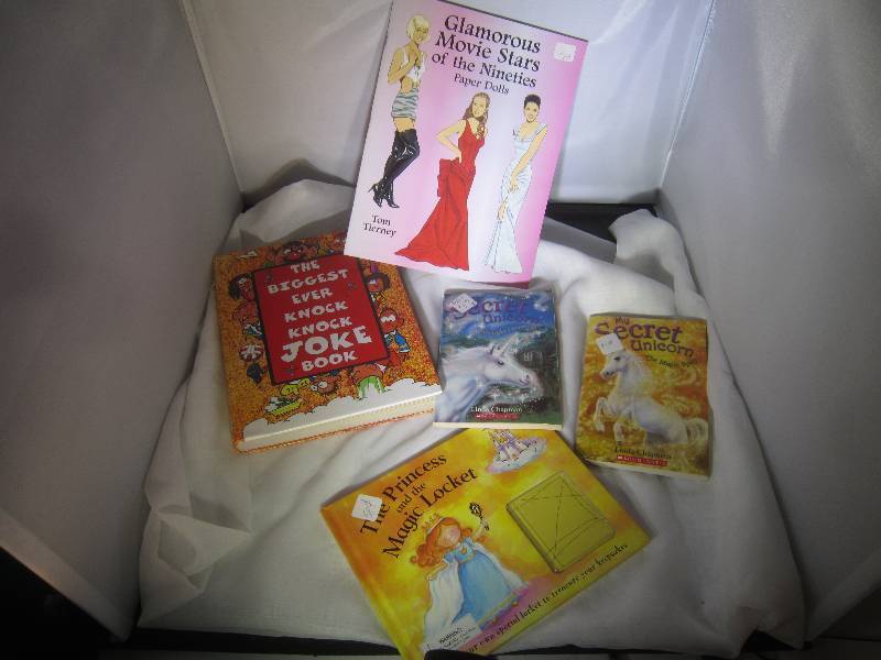 lot 862 image: Lot of Kids Books and A Large Knock Knock Book