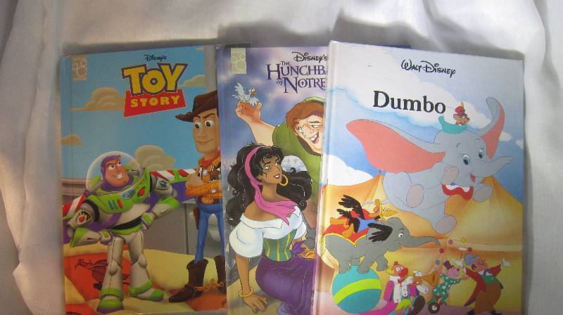lot 865 image: 3 Disney Books - Toy Story, Dumbo & Hunchback of Notredame