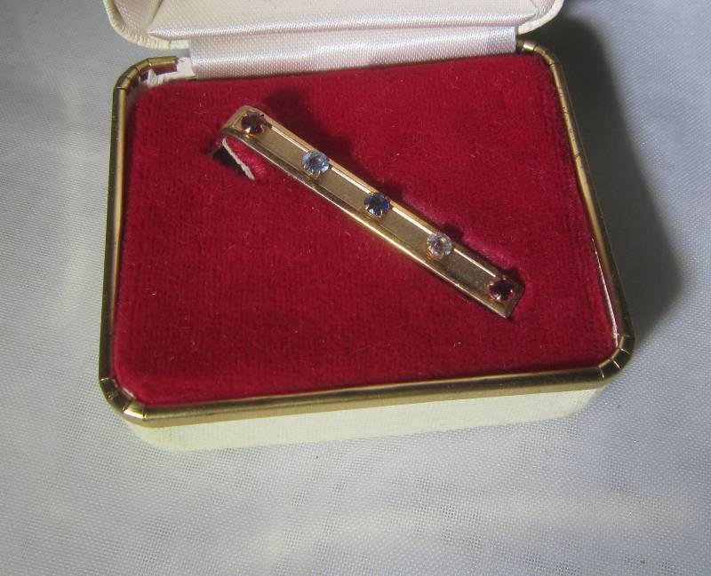 lot 889 image: Jeweled Tie Clip