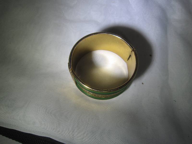 lot 891 image: Gold Bracelet & Green