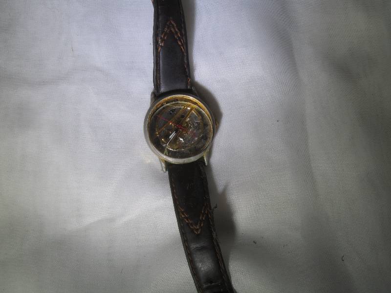 lot 897 image: Fiddle Watch