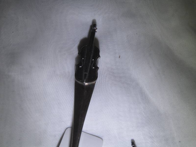 lot 899 image: 2 Musical Spoons