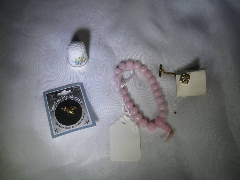 lot 903 image: Beaded Pink Bracelet, Angel Pin, Thimble, Tie Clip