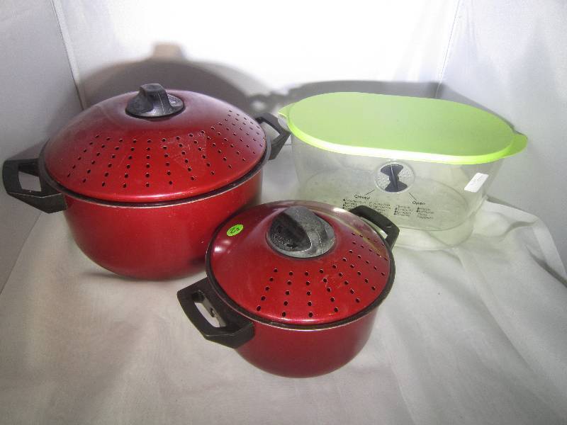 lot 875 image: 2 Pots, and a Vegetable Keeper