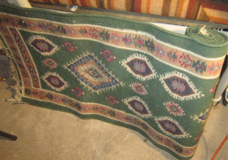 lot 880 image: Long Green Runner Rug Approx 24 x 80