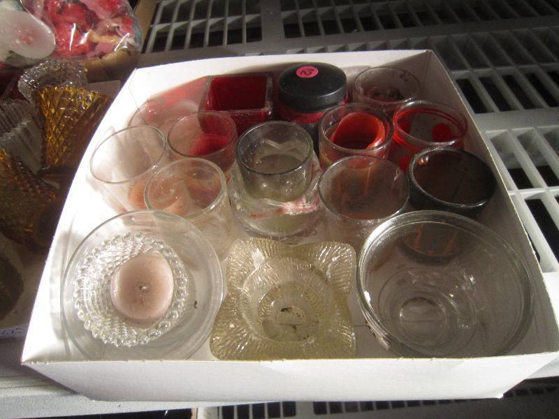 lot 922 image: LOT - Glass Candle Holders