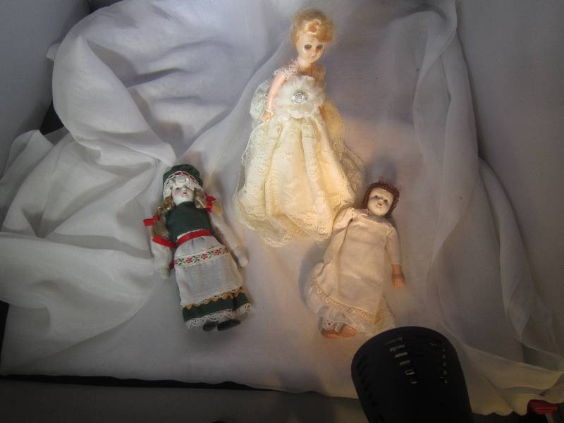 lot 923 image: 3 Dolls - 2 Porcelain