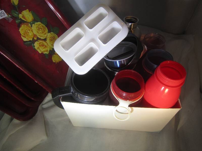 lot 929 image: LOT - Jugs, Mugs, Popsicle Makers and Metal Vintage TV Trays