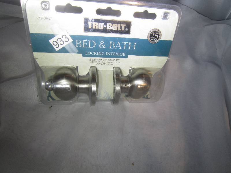 lot 933 image: NEW  Tru-Bolt Bath and Bath Door Handle