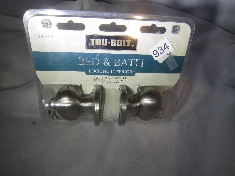 lot 934 image: NEW  Tru-Bolt Bath and Bath Door Handle