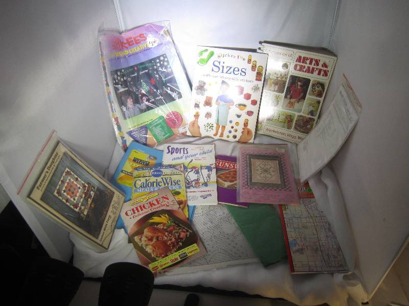 lot 915 image: Lot - Crafts and Craft Books, Window Stickers, Map, Cookbooks, Wall Patterns, ETC