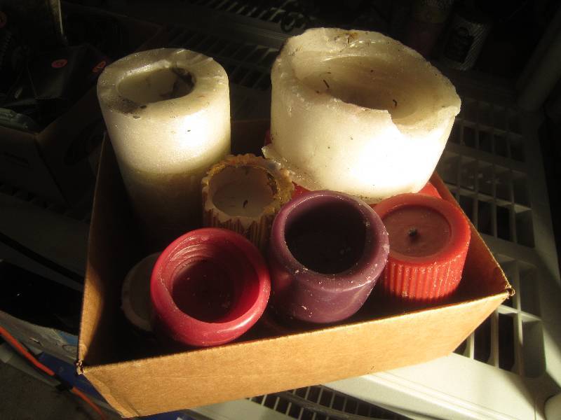 lot 917 image: LOT - Candlewax - Great for Melting Down and Making New Candles