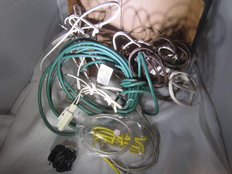 lot 942 image: LOT - Electric Chords, Extension Chords, Misc Chords, ETC