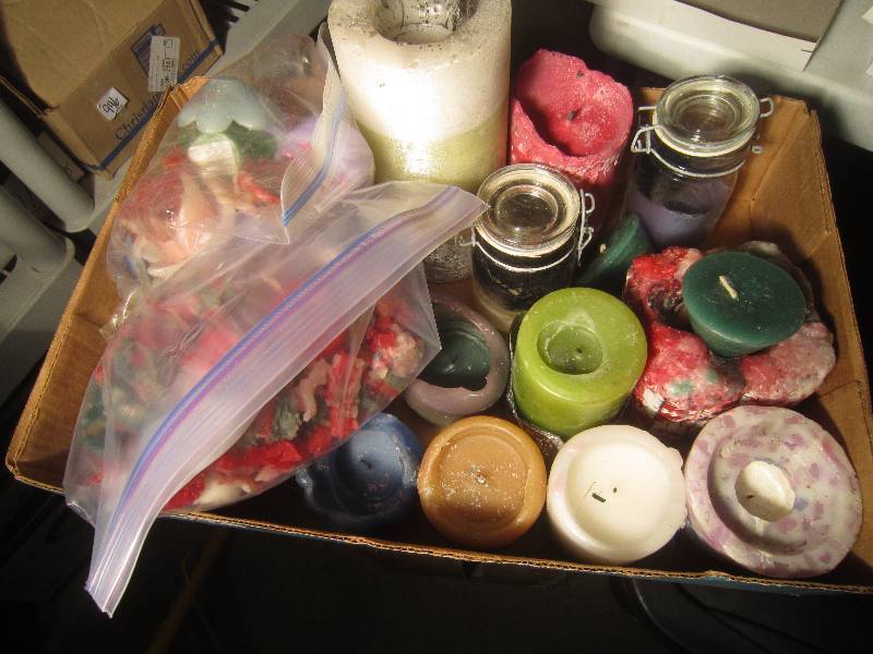 lot 948 image: LOT - Candlewax - Great for Melting Down and Making New Candles