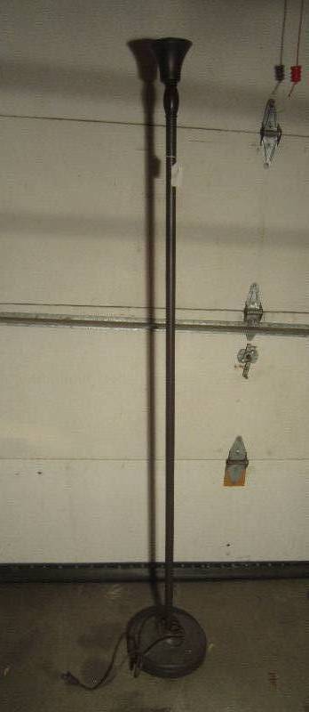 lot 842 image: Standing Floor Lamp