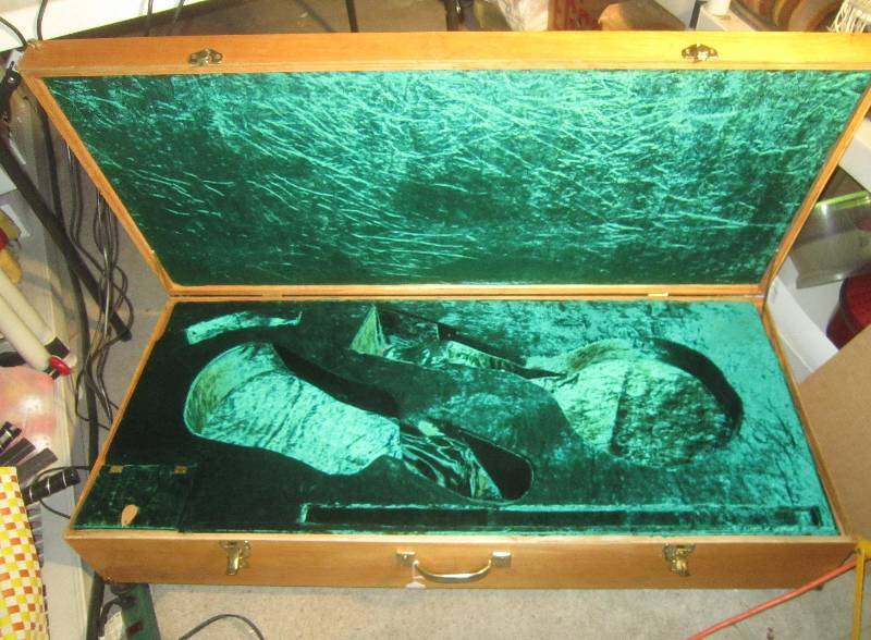 lot 905 image: Large Wooden Box