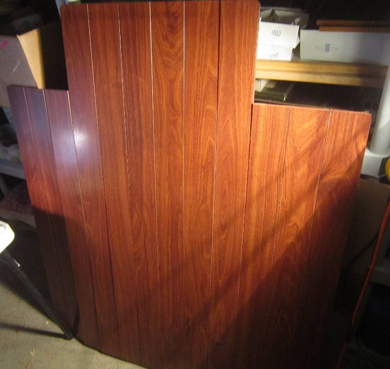 lot 906 image: Wooden Desk Chair Mat
