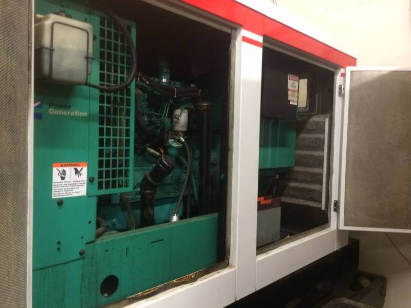 lot 1 image: 2003 Cummins Generator