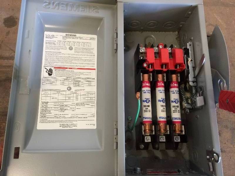 lot 34 image: Siemens Heavy Duty Safety Switch