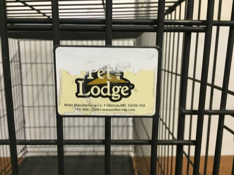 lot 6 image: PET LODGE COLLAPSABLE XL KENNEL