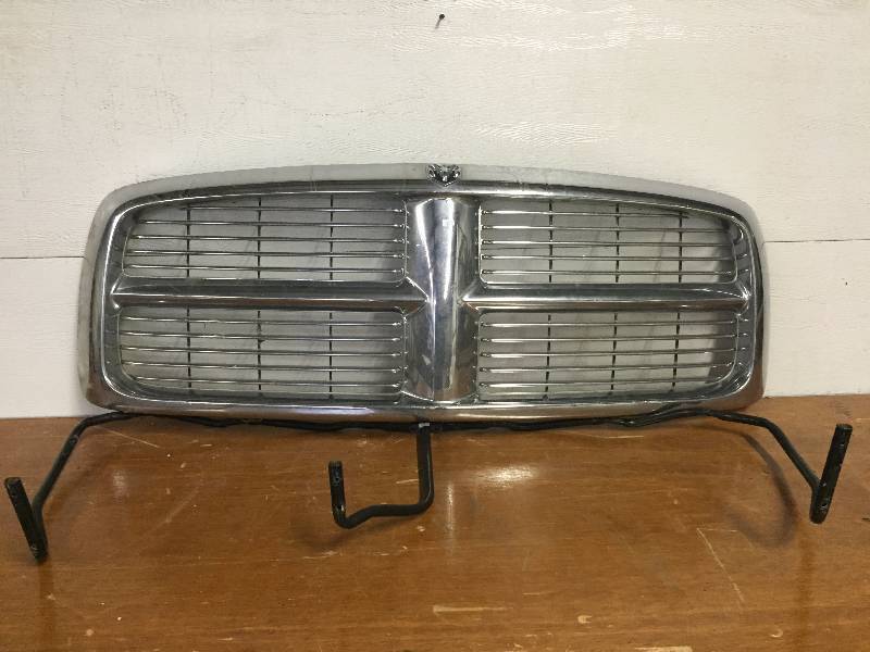 lot 9 image: DODGE RAM FACTORY GRILL,02-05