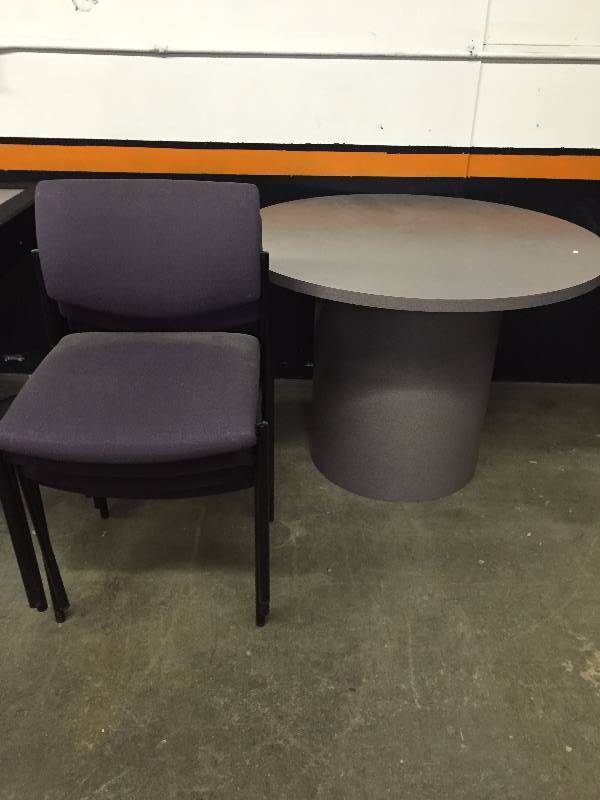 lot 28 image: BREAK ROOM TABLE AND 4 CHAIRS