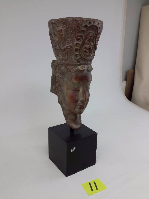 lot 11 image: Eqyptian Theme statue